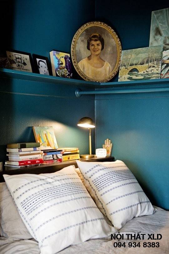 Hay đơn giản hơn như phòng ngủ này bạn có thể lắp thêm 1 giá sách ngay đầu giường để cất giữ những cuốn sách yêu quý của bạn.