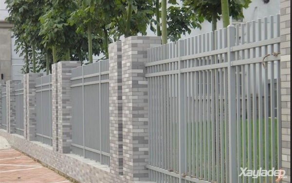 Mẫu hàng rào sắt hộp đẹp ở nông thôn 2021