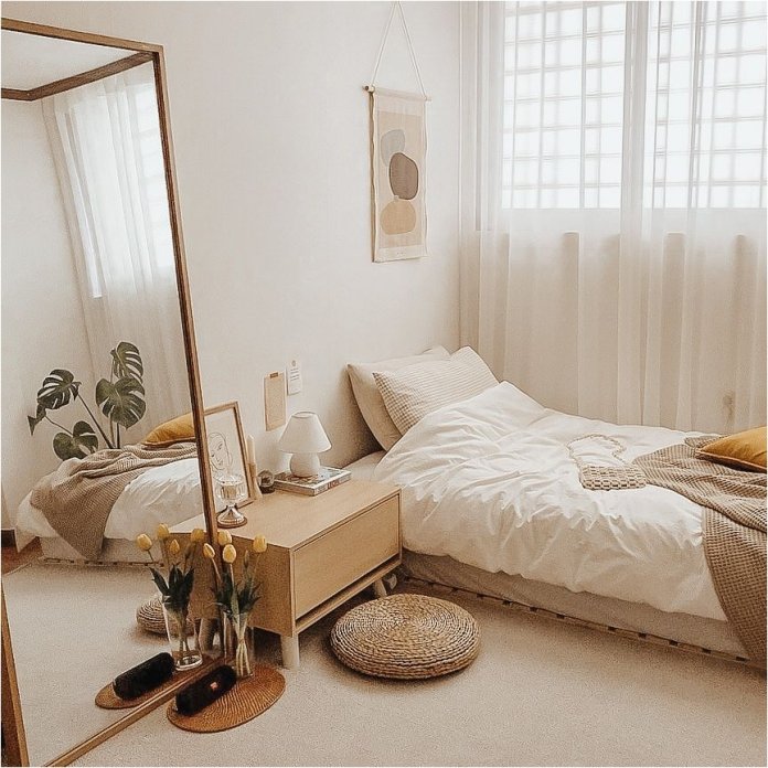 Rèm cửa màu trắng là một yếu tố chính trong phòng ngủ phong cách Hàn Quốc.